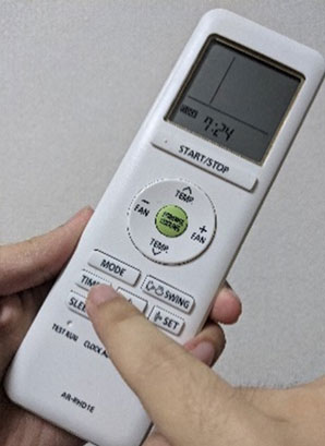 【Telecomando di tipo 6】  Premere [TIMER] sul telecomando per oltre 5 secondi.